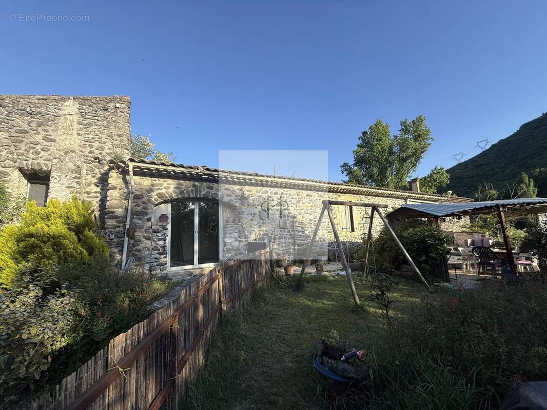 Maison à MEYSSE