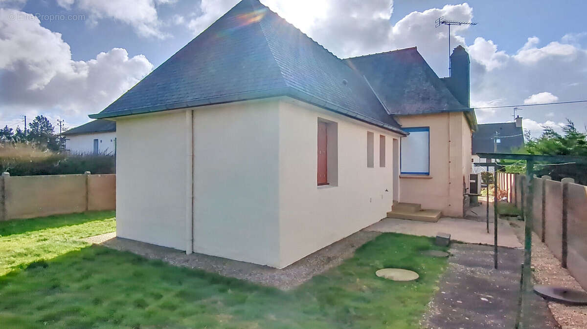 Maison à PLOUGUIEL