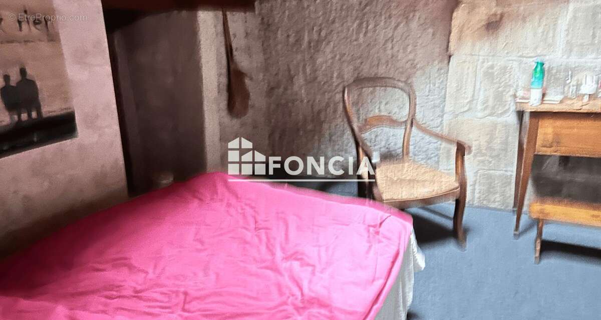 Propriété de caractère avec maison a rénover et dépendance sur vaste terrain ! - photo 8