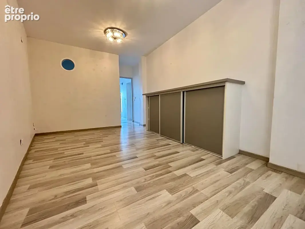 Appartement à double destination, habitation ou professionnelle ! - photo 5