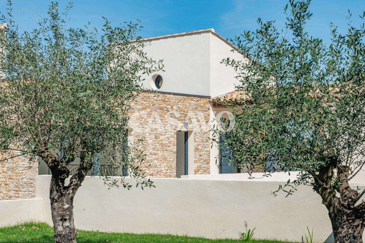 Maison à LE PUY-SAINTE-REPARADE