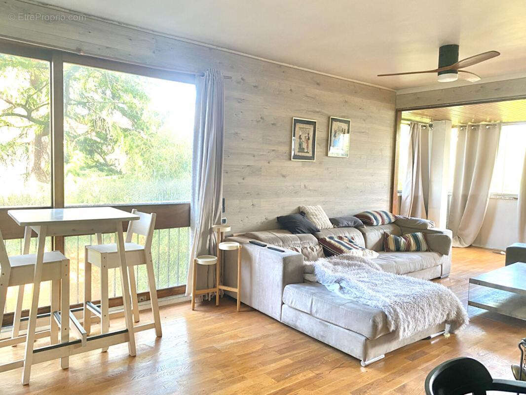 Appartement à FONTENAY-LE-FLEURY