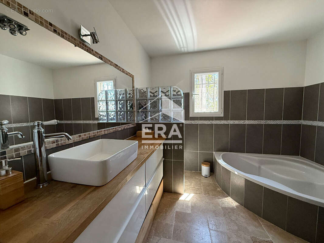 Maison à SAINT-MAXIMIN-LA-SAINTE-BAUME