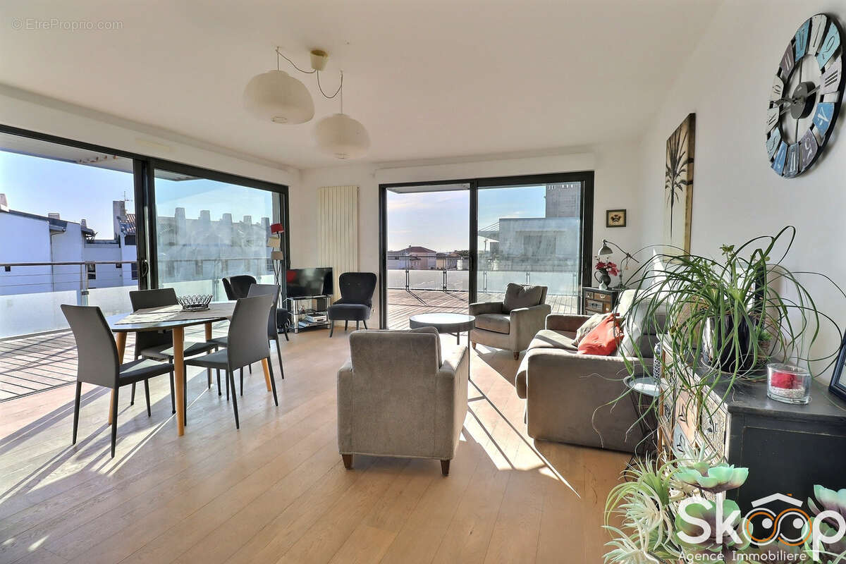 Appartement à MAUGUIO