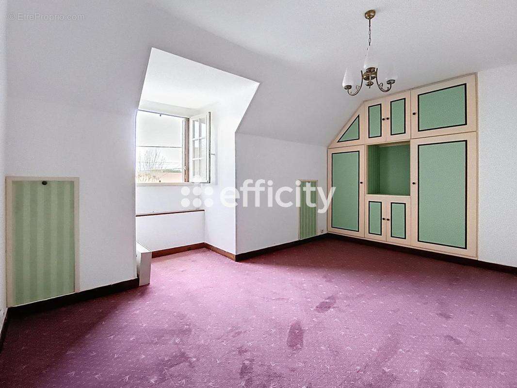 Maison à LE MESNIL-AUBRY