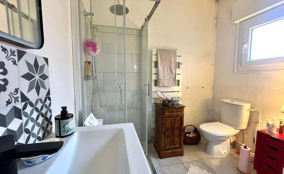 Maison individuelle avec garage, jardin et dépendance - photo 9