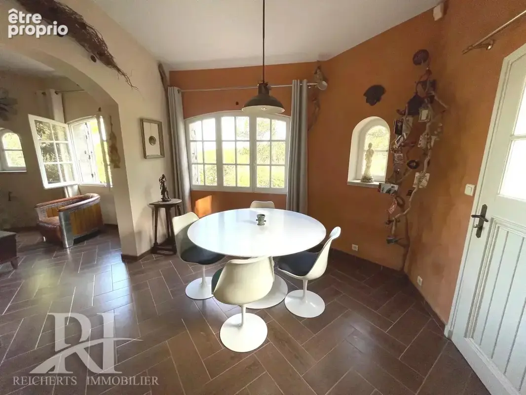 Villa en pierre avec piscine sur terrain 1438m2 - photo 11