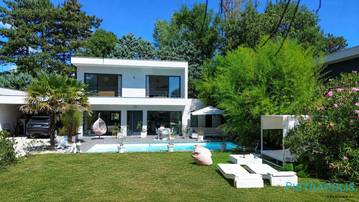 Maison 140 m² à Charbonnieres-Les-Bains  - photo 2