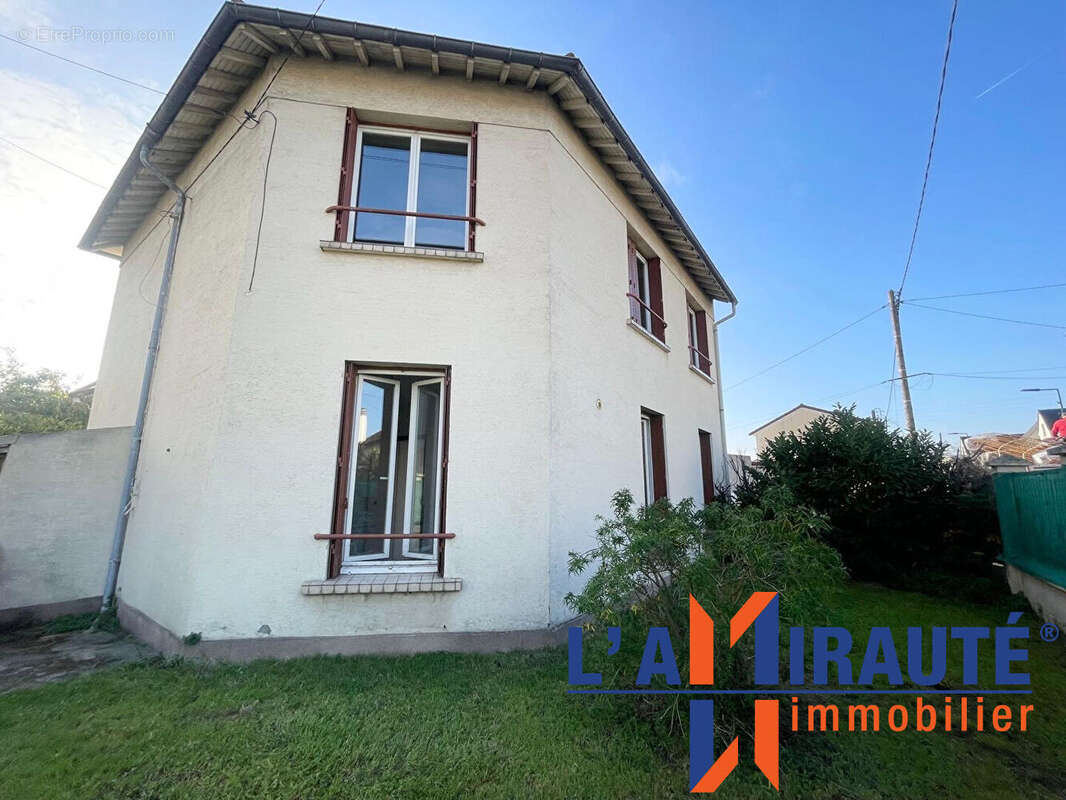 Maison à SARTROUVILLE