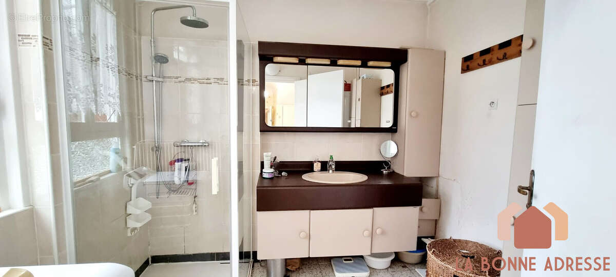 salle de douche  - Maison à WATTRELOS