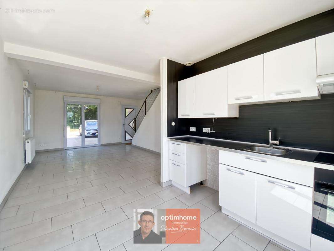 Choisey – Maison récente de 2010 – 4 chambres, bureau et jardin de 510 m² - photo 4