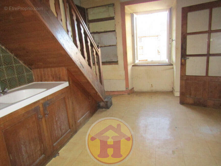 Maison à SAINT-LAURENT-SUR-GORRE