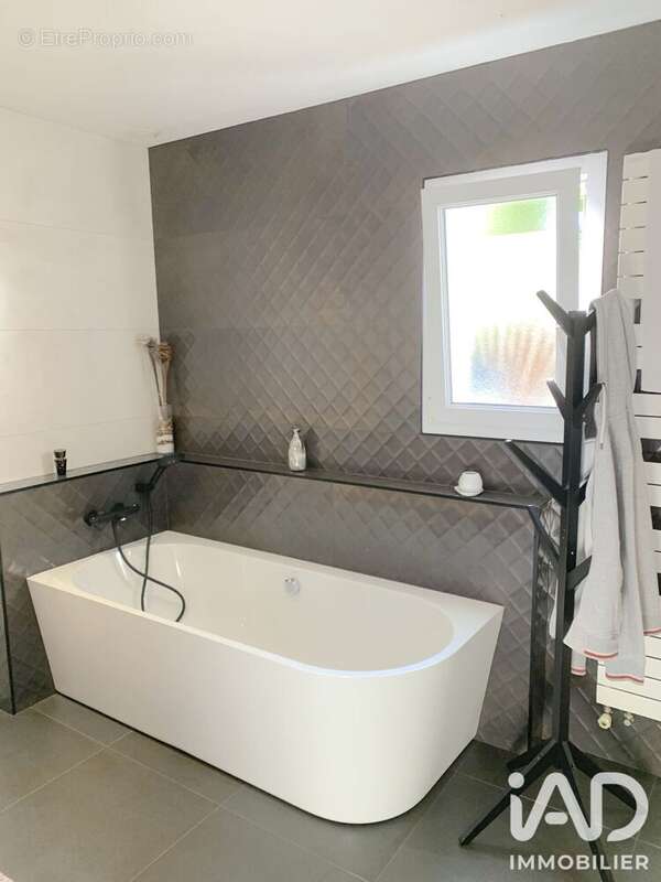 Maison 150 m² à Landeronde  - photo 9