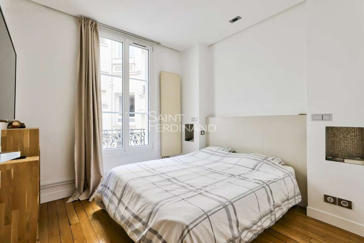 Appartement à PARIS-17E
