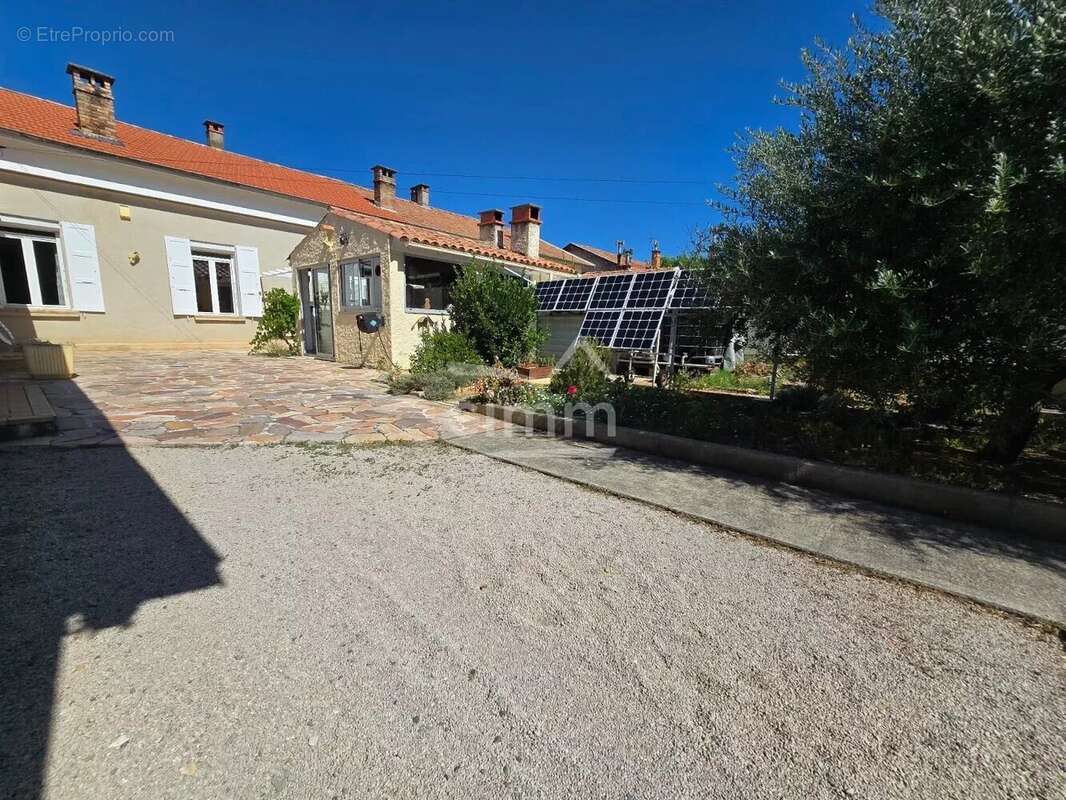 Château-Arnoux-Saint-Auban — Belle maison de 105 m² alliant confort et tranquillité - photo 3