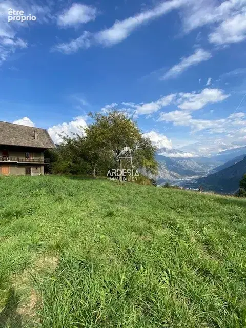 Parcelle de Terrain de 656m2 sur les hauteurs de la commune de JARRIER. - photo 2