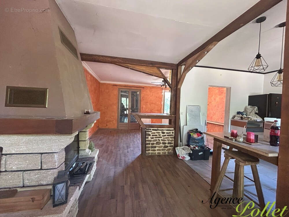 Maison à LA CHAPELLE-D&#039;ANGILLON