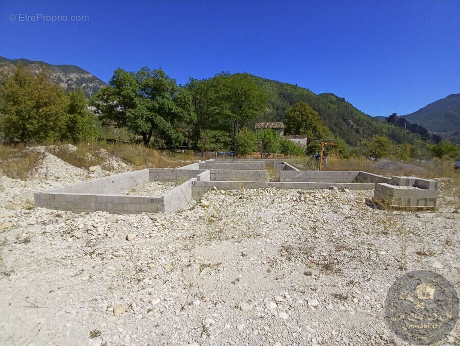 Terrain à ENTREVAUX