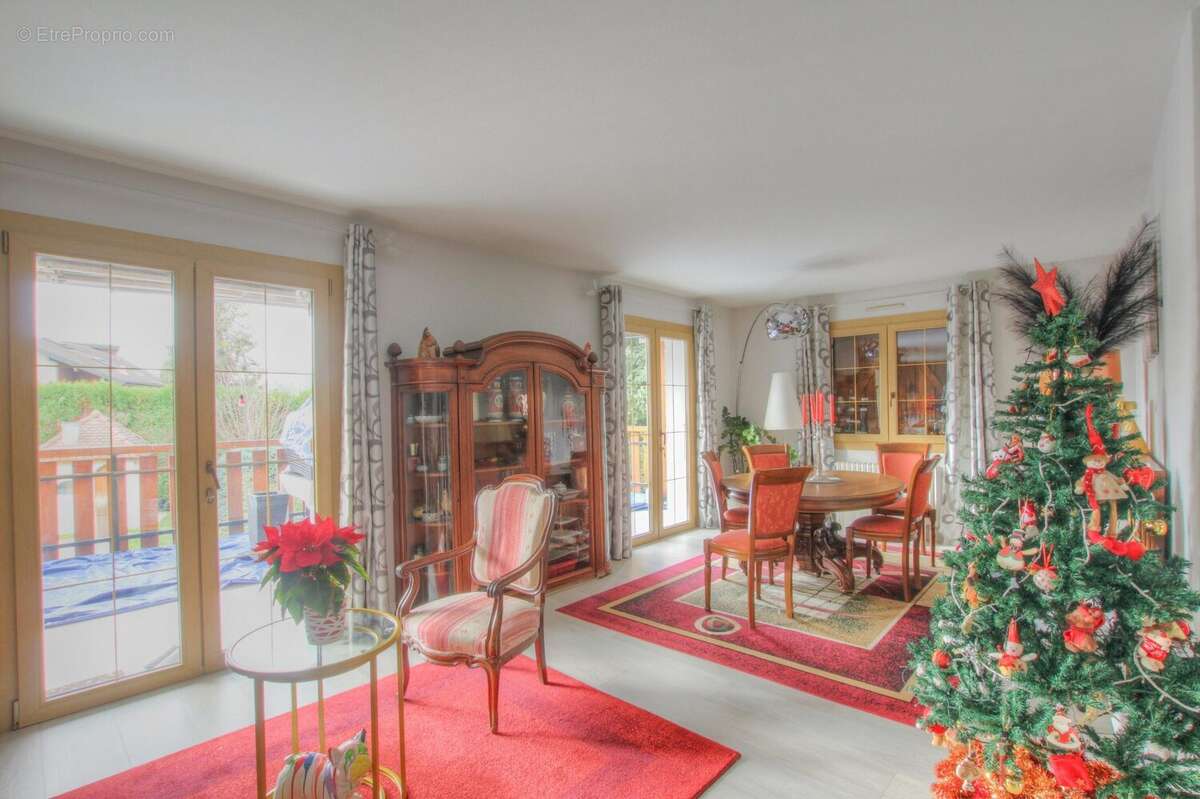 Maison à VETRAZ-MONTHOUX