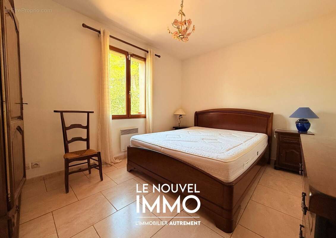 Maison 121 m² à Rognac  - photo 9