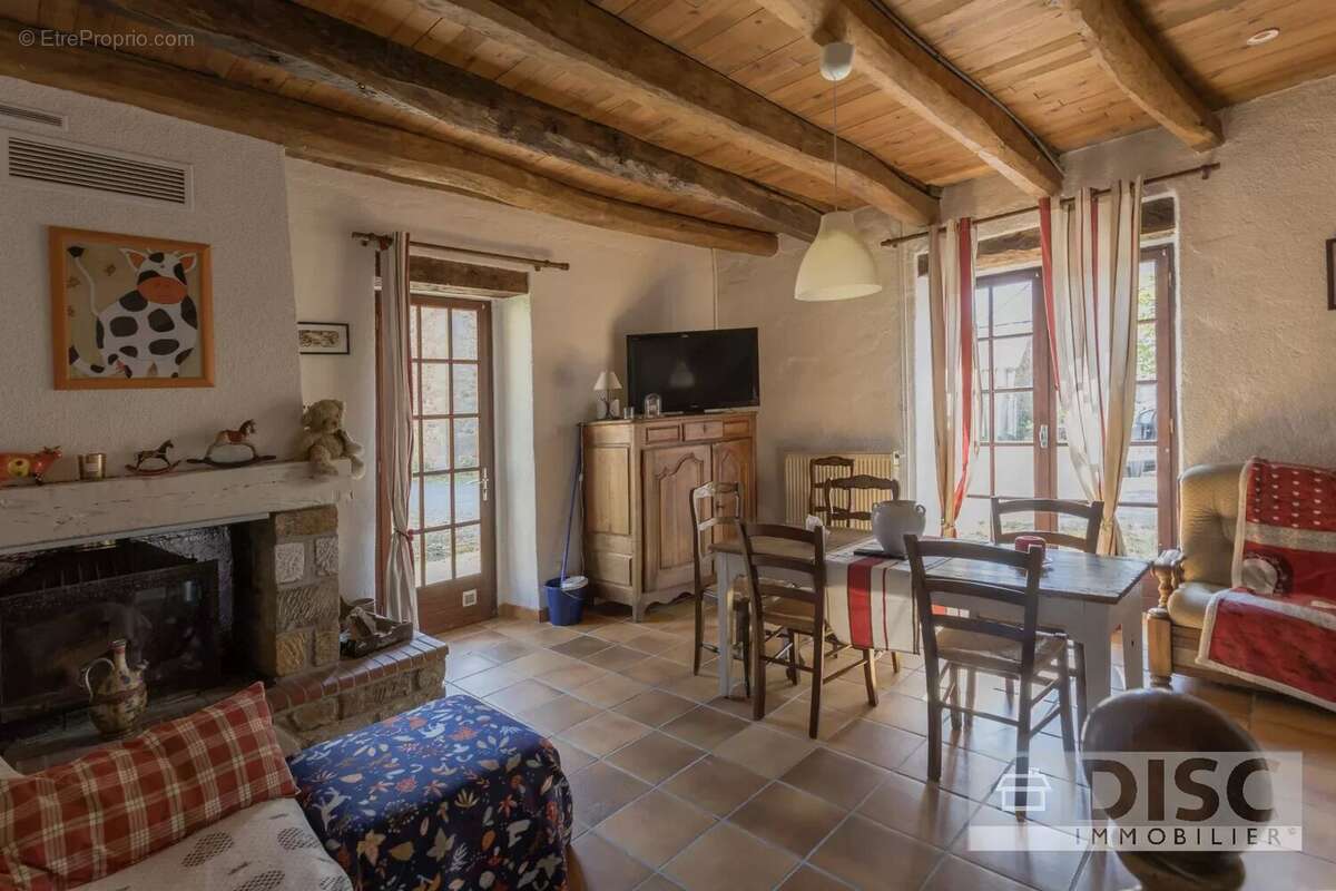 Belle maison de village avec jardinet et terrasse couverte. - photo 3