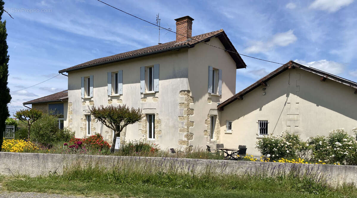 Maison à GENSAC