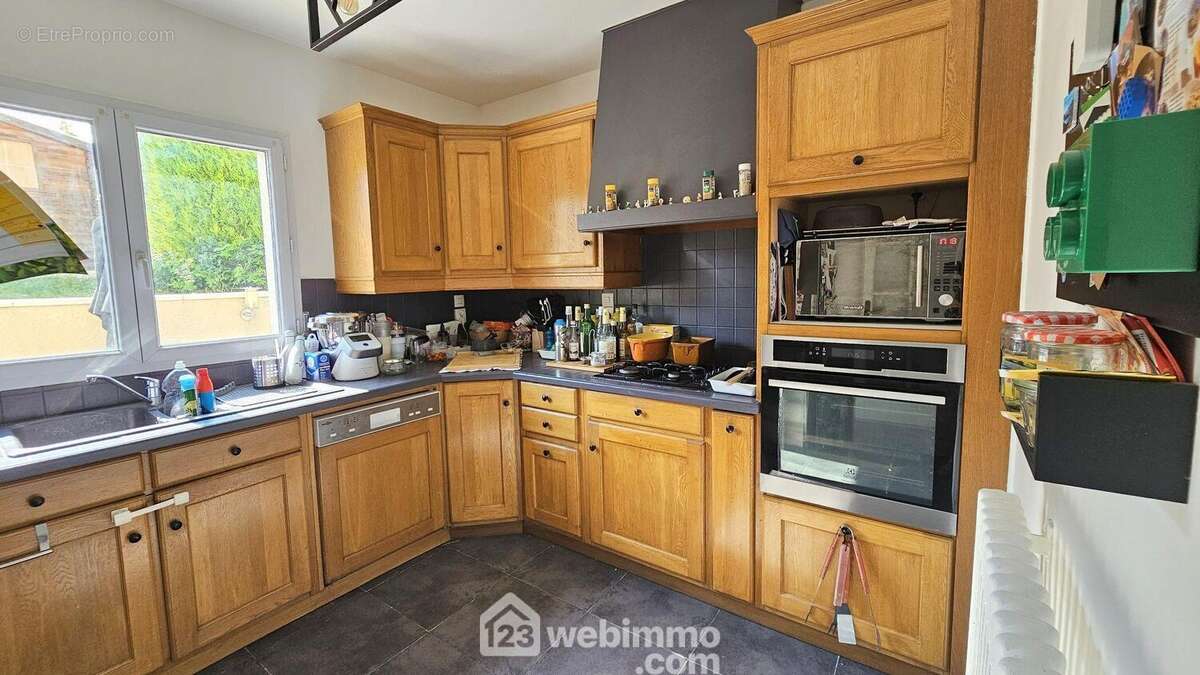 La cuisine est entièrement équipée. - Maison à MALESHERBES