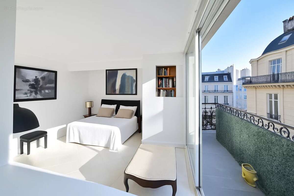 Appartement à PARIS-16E