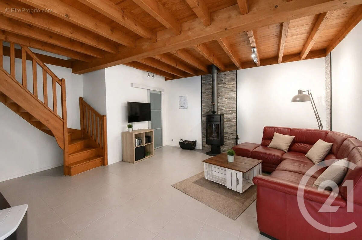 Maison 103 m² à Vendat  - photo 5