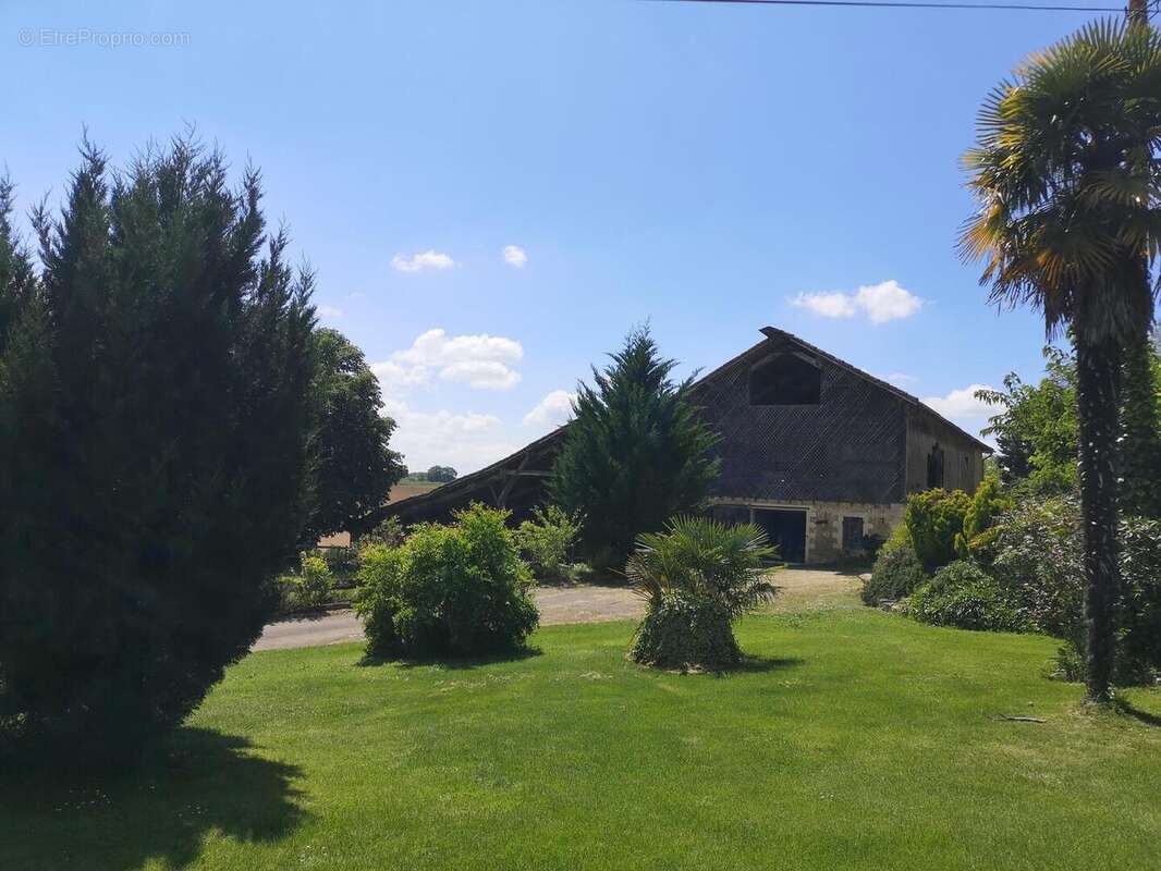 Très belle propriété au calme avec vues magnifiques, 2 maisons (fort potentiel gîte et chambre d'hôtes), dépendances et installa - photo 10