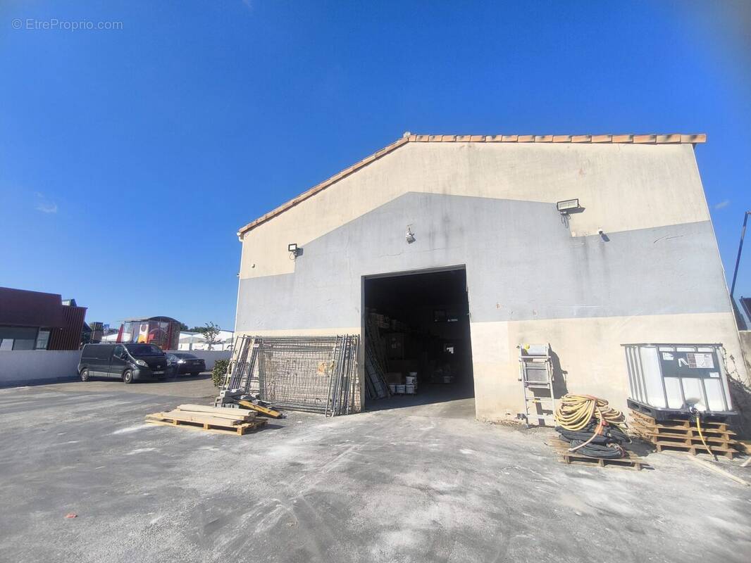 Commerce à SAINT-GENIES-DE-MALGOIRES