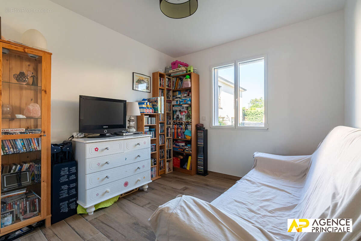 Maison Le Mesnil Le Roi 6 pièce(s) 143 m2  - 4 chambres - photo 8
