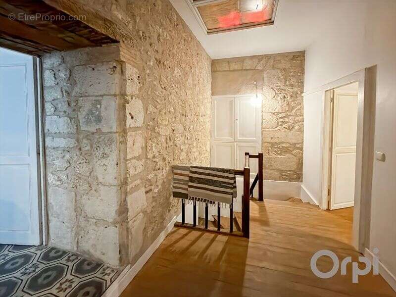 Centre historique de LECTOURE, maison de ville habitable avec petit extérieur à aménager - photo 7