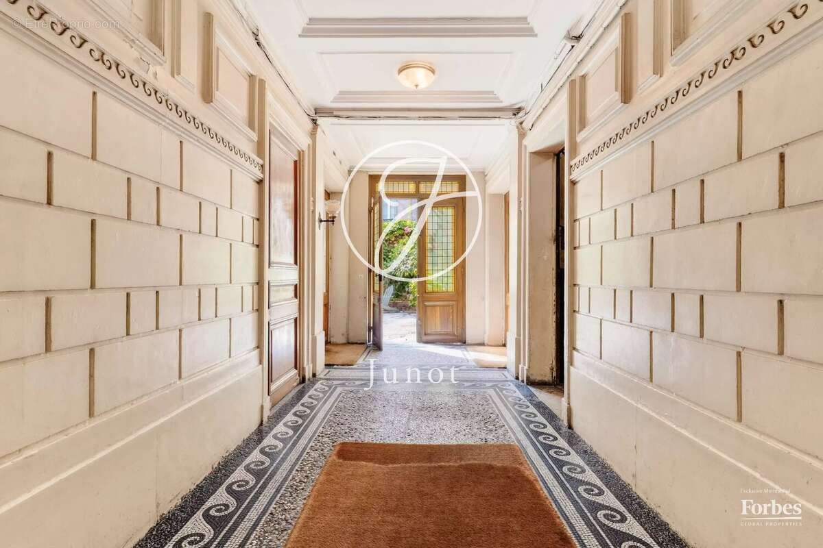 Paris 9e - AVENUE TRUDAINE - Studio - 23,20m² Carrez - Dernier étage - photo 13