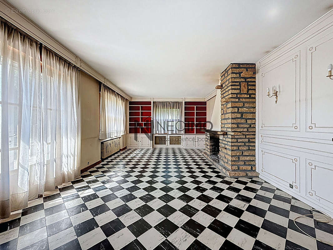 Maison à NEUFCHATEAU