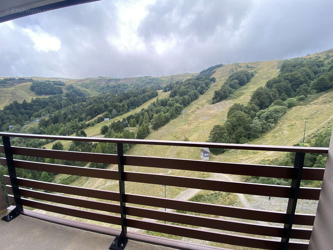 Appartement à COMPAINS