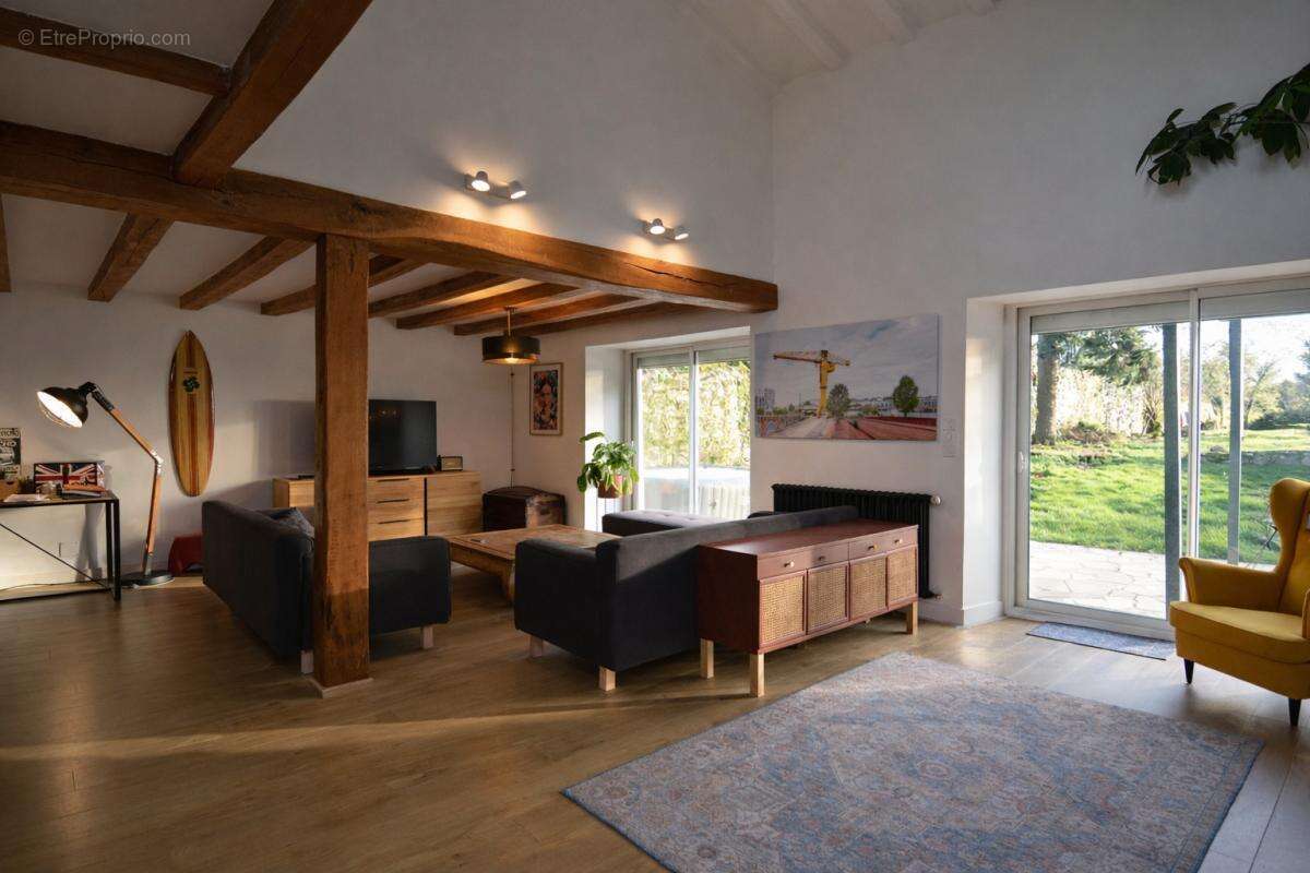Maison de 220 m2   6 pieces - 4 chambres   dépendance   terr - photo 7