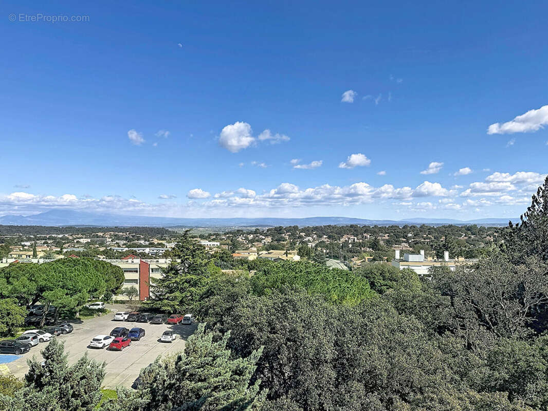 Appartement à VILLENEUVE-LES-AVIGNON