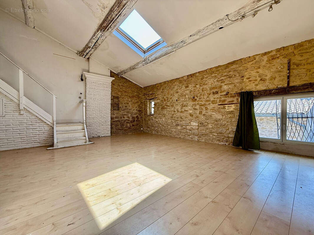 Appartement à BAGNOLS-SUR-CEZE
