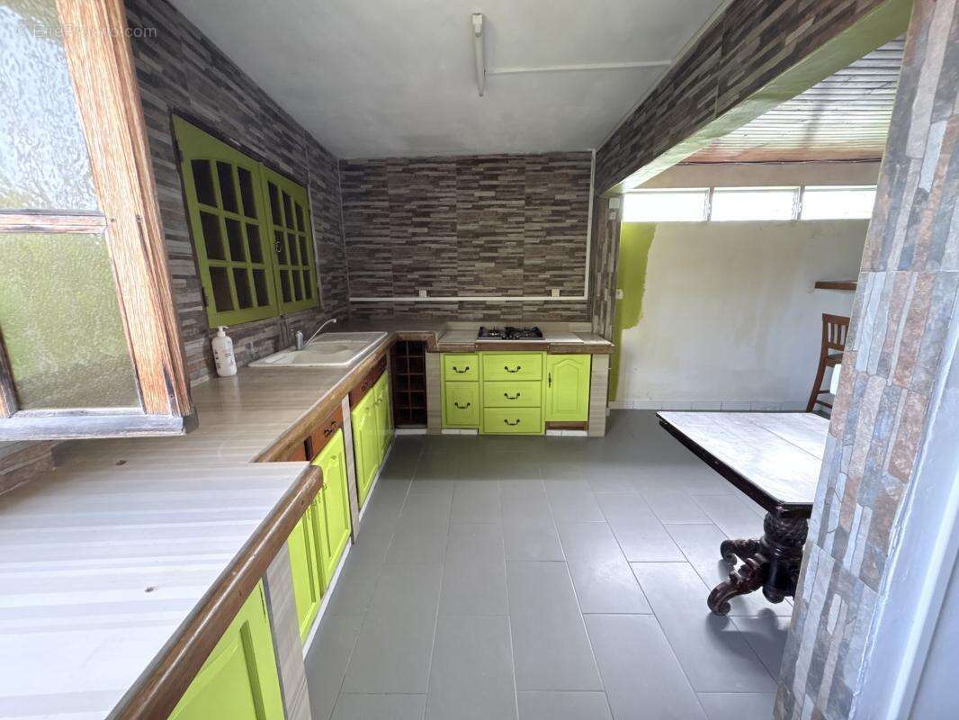 A VENDRE : VILLA F9 à Trois Rivière (97114) - photo 17