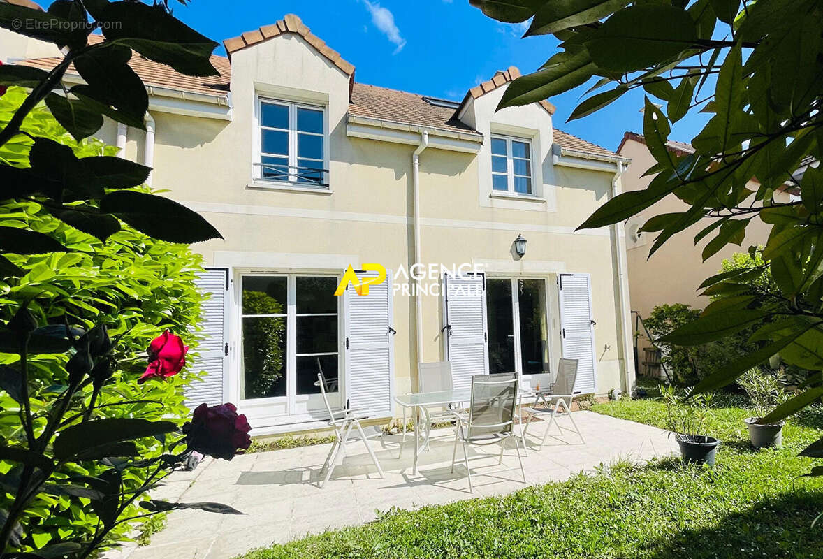 Maison à SARTROUVILLE