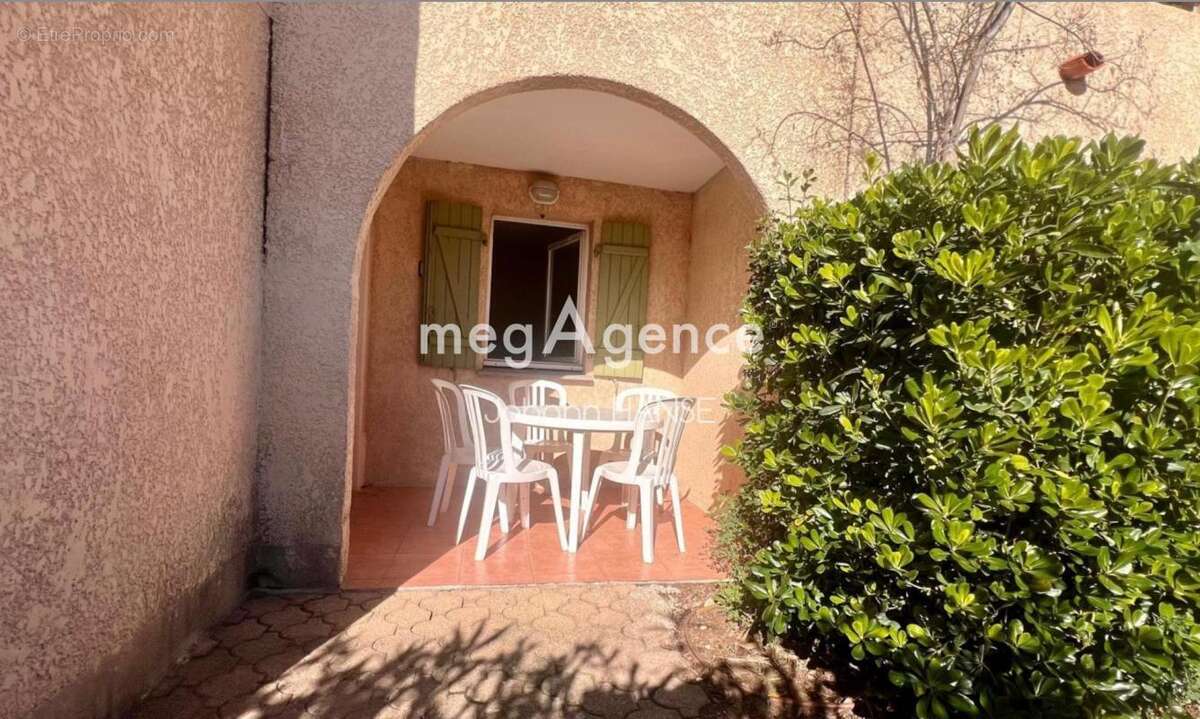 Appartement à ROQUEBRUNE-SUR-ARGENS