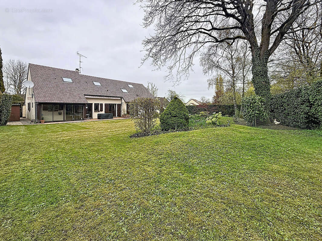 Maison à LES ESSARTS-LE-ROI