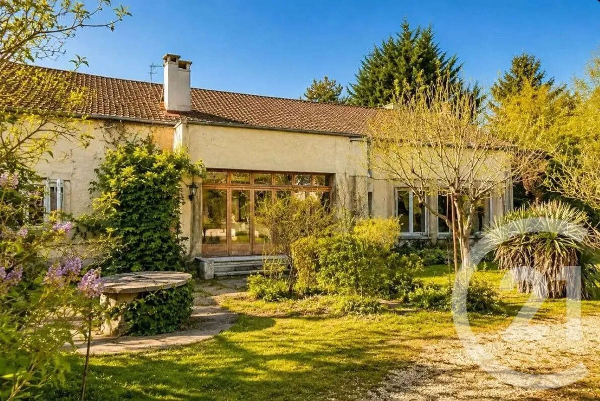 Maison 100 m² à Saint-Maur-Des-Fosses  - photo 2