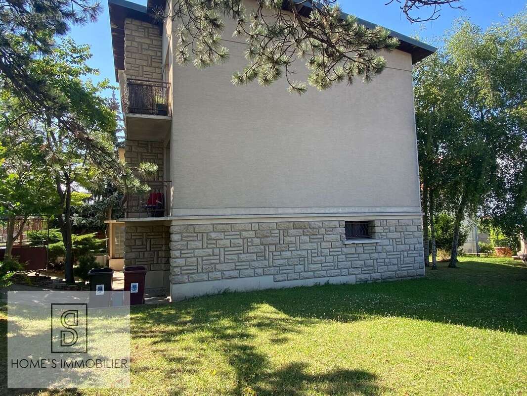 Appartement à VAUJOURS