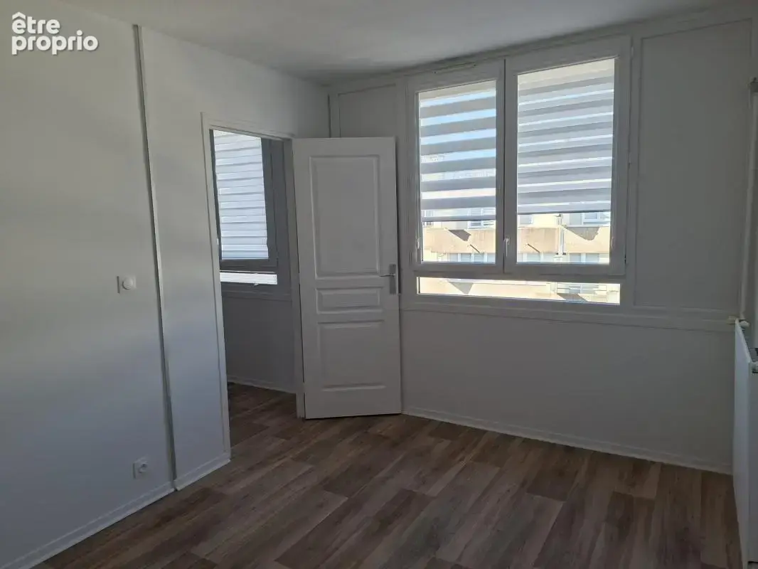 Trappes centre – appartement t5 rénové avec balcon – proche gare - photo 3