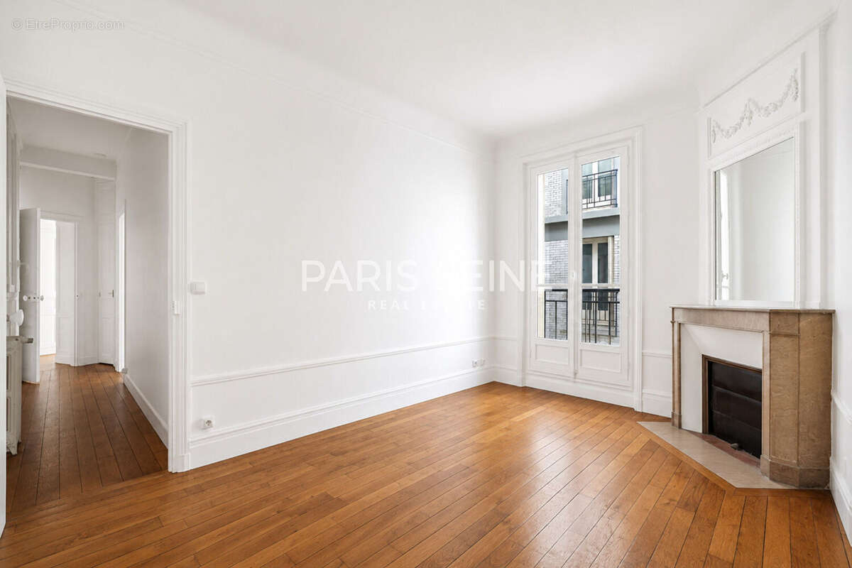 Appartement à PARIS-7E
