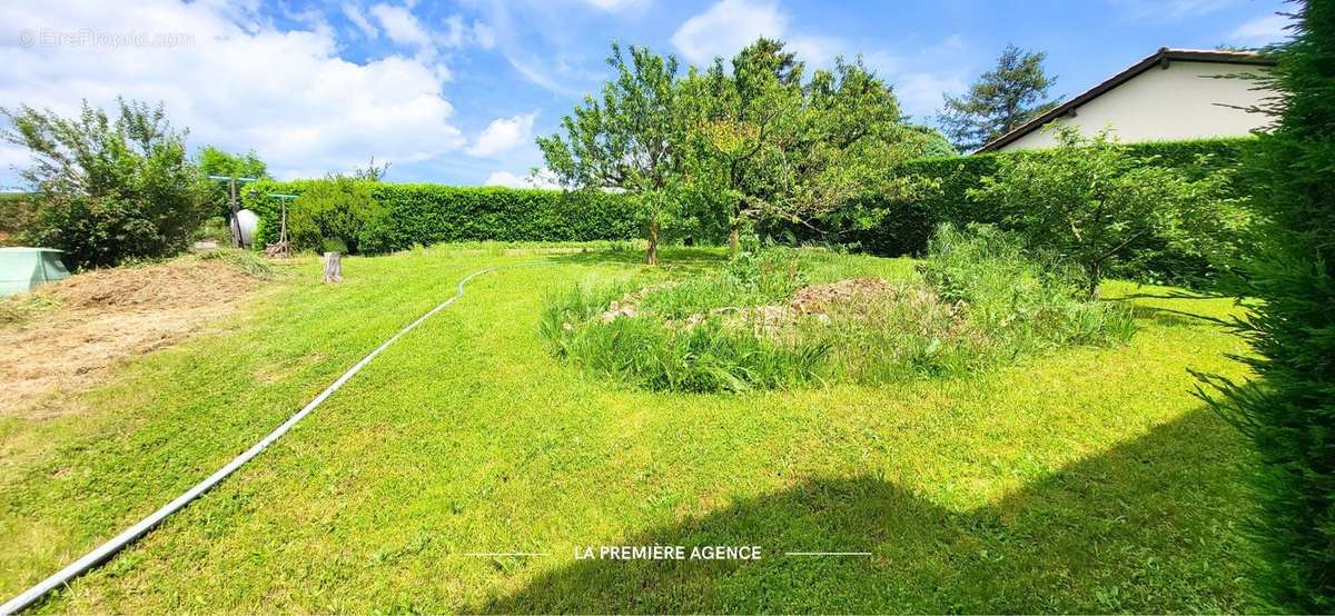 Terrain à PONTCHARRA-SUR-TURDINE