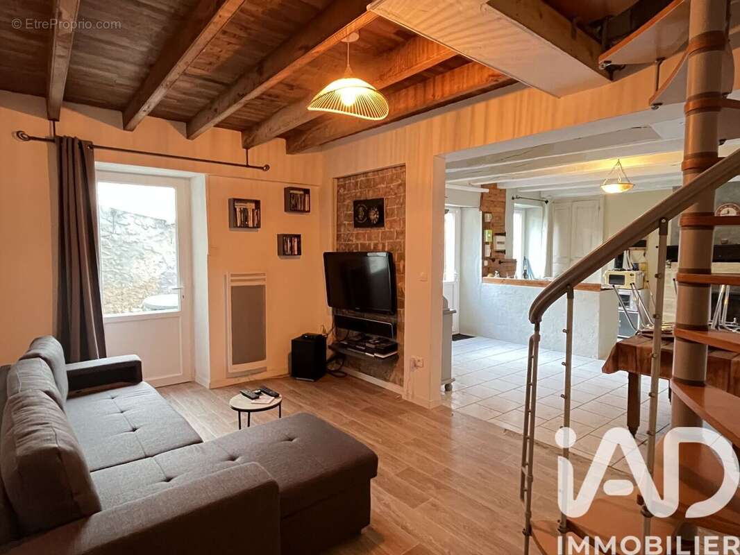Maison 56 m² à Nalliers  - photo 4