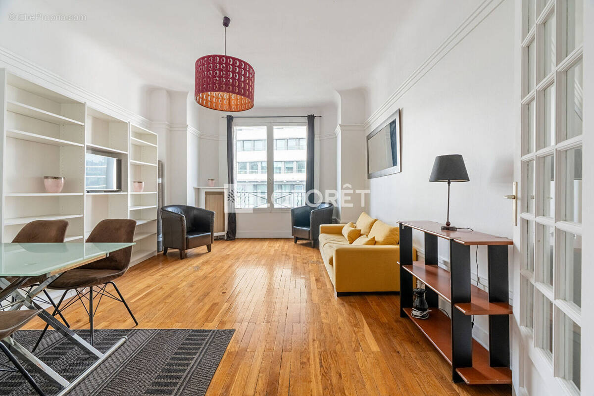 Appartement à PARIS-17E